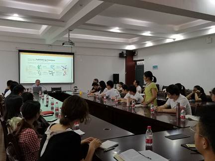 说明: D:\2019年工作\个人事务\Kersten教授\德国美恩茨大学Micheal Kersten教授应邀来黑料吃瓜网
做讲座报告\德国美恩茨大学Micheal Kersten教授应邀来黑料吃瓜网
做讲座报告\Kersten教授讲座报告现场二.jpg